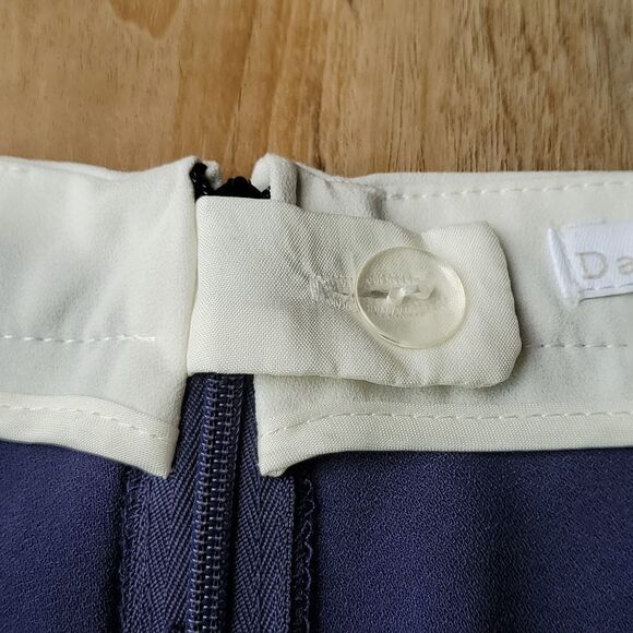 🔺️Dalia Cream & Blue Dressy Shorts Size 10 - Picture 4 of 8